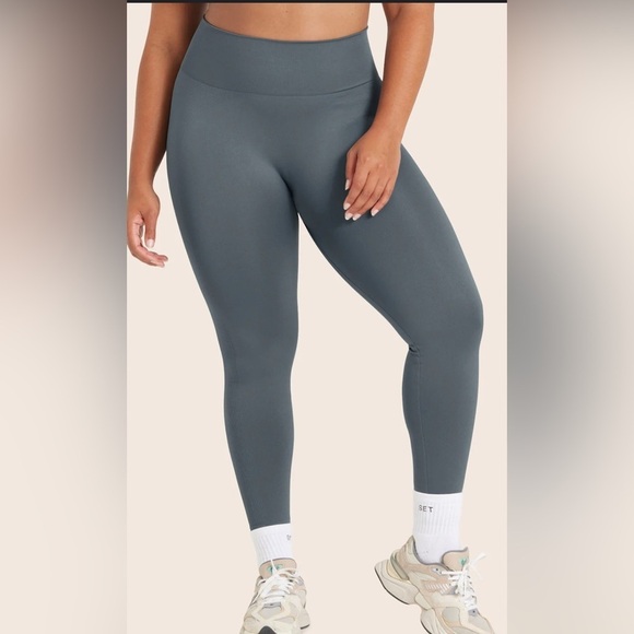 SET ACTIVE Pants - Set Active Sculptflex Leggings size medium